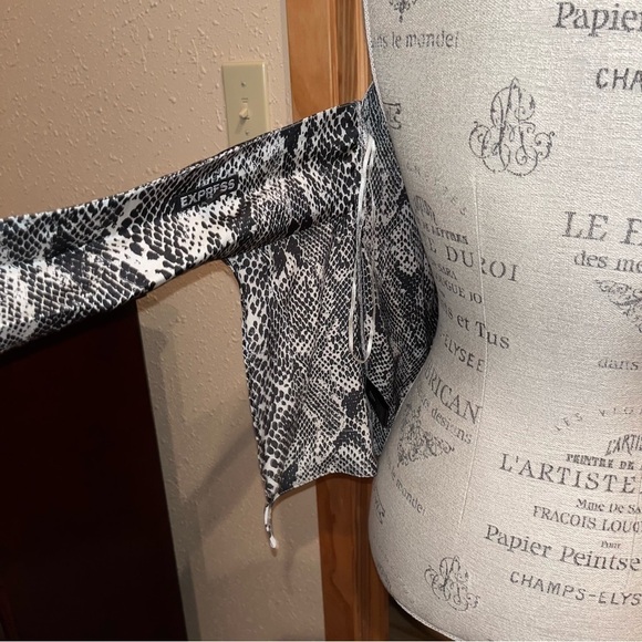 Express Snakeskin Tie Back Halter Top Women’s Size Small - Picture 10 of 11